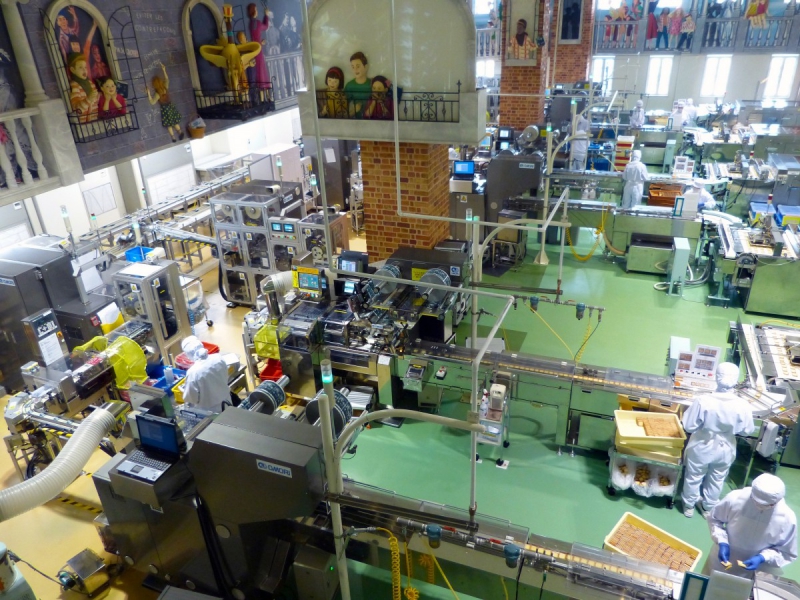 patisserie-BEUIL-min_japan_sapporo_chocolate_factory_label_packaging_cookie_machine_operators-961509